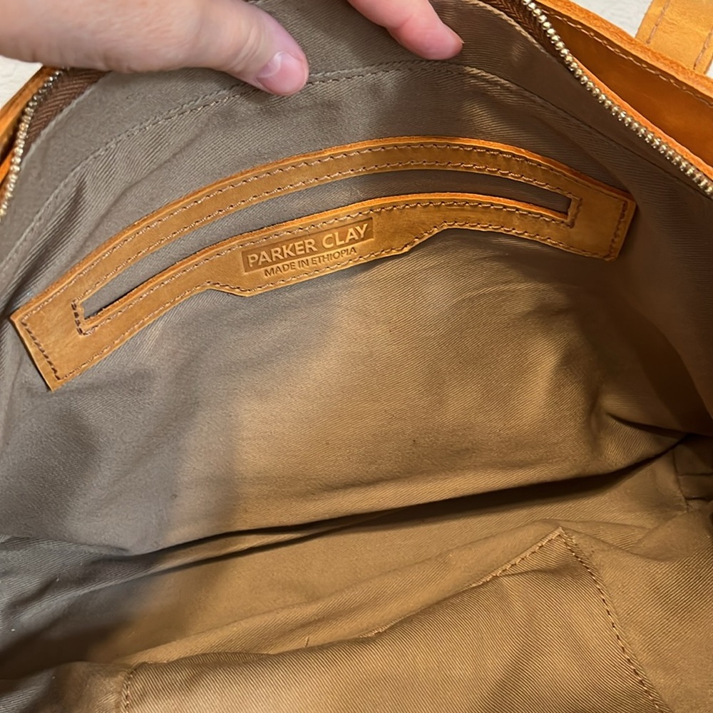 Parker Clay Eden Carry all Tote Bag Tan Leather Tassel - Picture 9 of 14